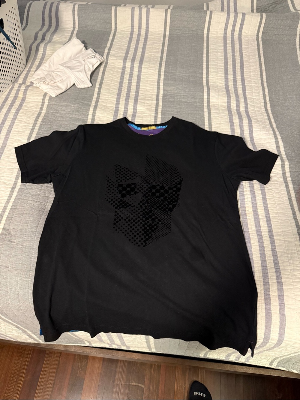 Robert Graham Black Short-Sleeve Graphic Tee